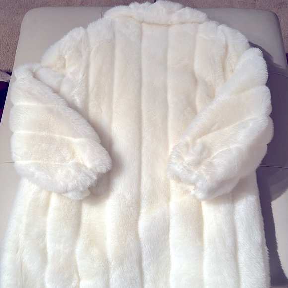 π€β€οΈ GORGEOUS 3/4 LENGTH WHITE LINED SOFT FUR COAT SIZE MEDIUM π€β€οΈ - Picture 4 of 15